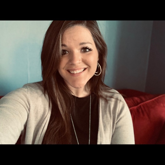 Jessica Ohst - Poshmark Profile Picture of Jessica Ohst (@ohst_jm) on Poshmark