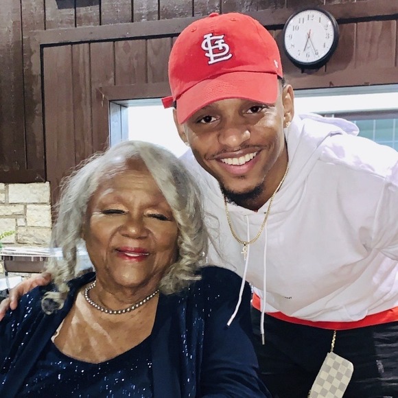 Johnnie Vassar - Poshmark Profile Picture of Johnnie Vassar (@oneyoungballa23) on Poshmark