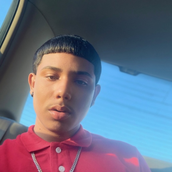 Profile Picture of Jerry Gonzalez (@jerry2fye) on Poshmark