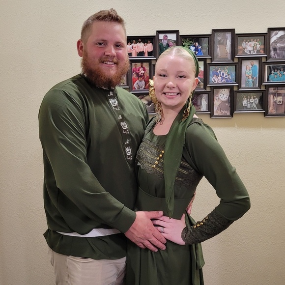 Profile Picture of Sophia Kuznetsov (@sophskers) on Poshmark