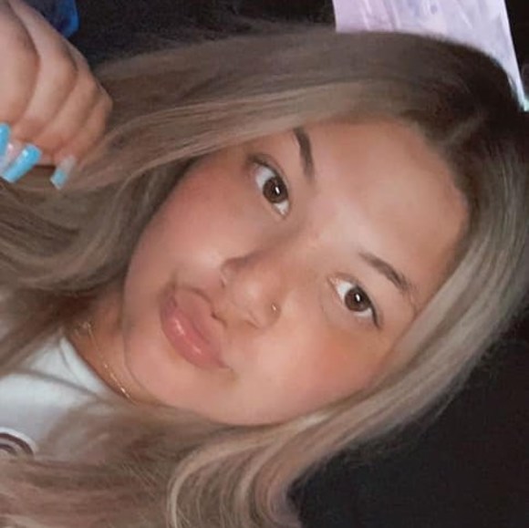 Chelsea Angelo - Poshmark Profile Picture of Chelsea Angelo (@chelseaangelo12) on Poshmark