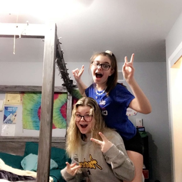 Profile Picture of Tessa Rapisarda (@tessa200723) on Poshmark