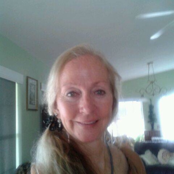 Profile Picture of Roseanna Campbell (@roseannacampbel) on Poshmark