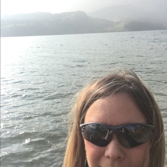 Profile Picture of Amy Stabbler (@adst1980) on Poshmark