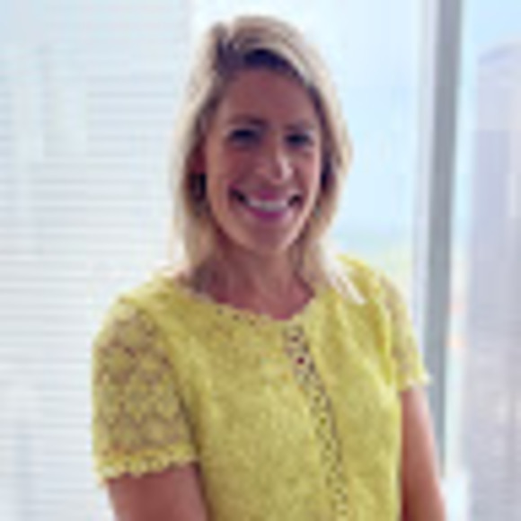 Profile Picture of Olivia Wilmsen (@oliviawilmsen) on Poshmark