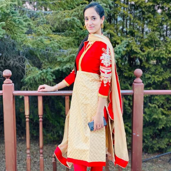 Profile Picture of Anu Gill (@anugill736) on Poshmark