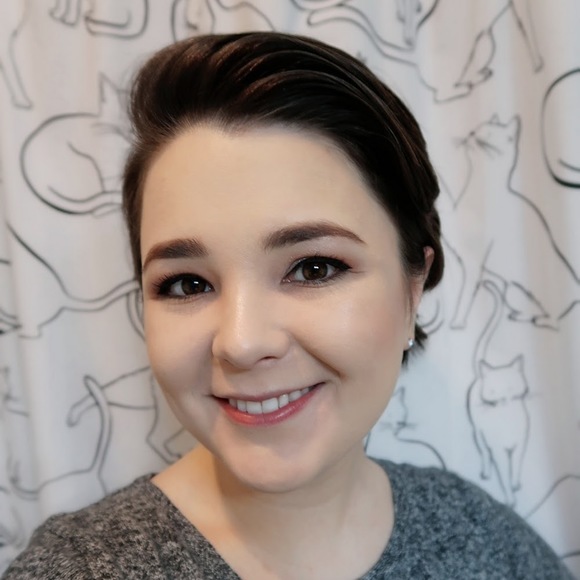 Profile Picture of Alyssa Pinter (@alyssakelsy) on Poshmark
