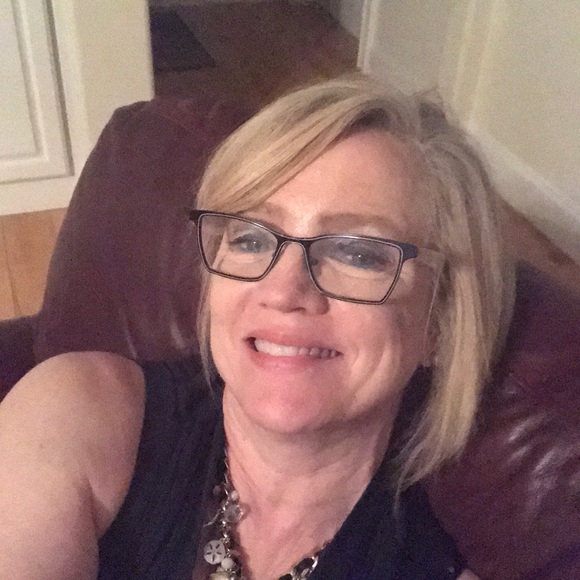 Profile Picture of Jeanne Buschor (@jmbuschor) on Poshmark