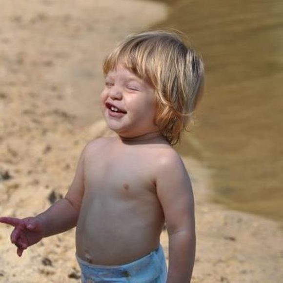 Profile Picture of Amanda Surrette (@mandymessy) on Poshmark