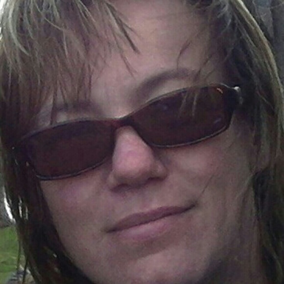 Profile Picture of Rebecca Laris (@beckyl64) on Poshmark