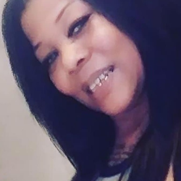 Profile Picture of Danielle Brantley (@daniellebrantle) on Poshmark