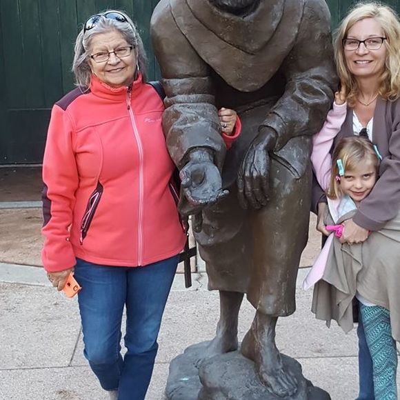 Profile Picture of Helen Marston (@helenmarston203) on Poshmark