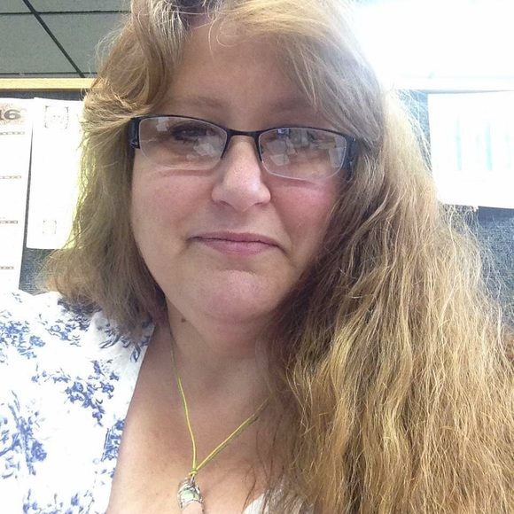 Profile Picture of Lorrie Biltoft (@lbiltoft1) on Poshmark