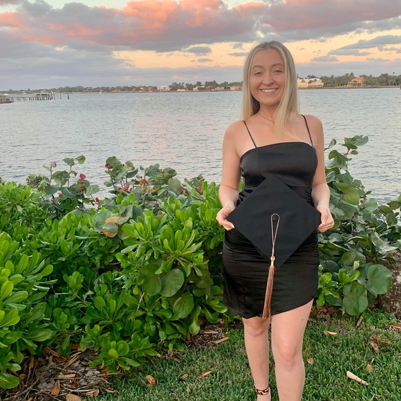 Profile Picture of Kailey Campbell (@kaileycamp) on Poshmark