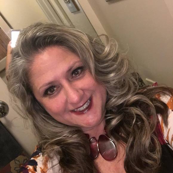 Profile Picture of Rebecca Brownell (@r_brownell) on Poshmark