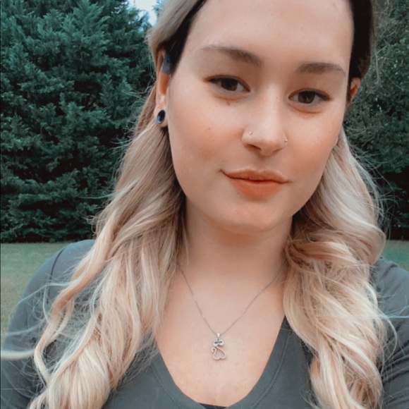 Profile Picture of Emily Sakers (@emilysakers) on Poshmark