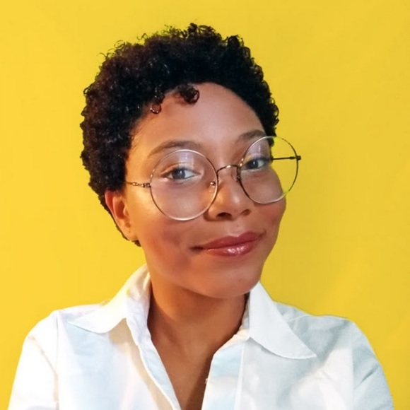 Profile Picture of Tara sue Shachter (@tarasuedesign) on Poshmark