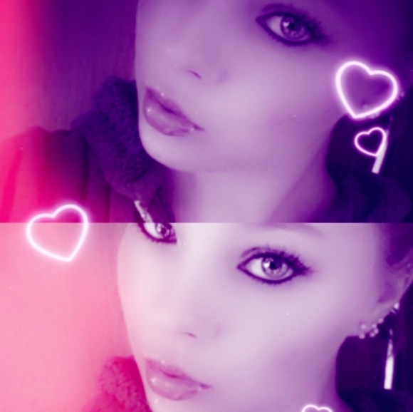 Profile Picture of Angel Wolc (@angelanne1989) on Poshmark