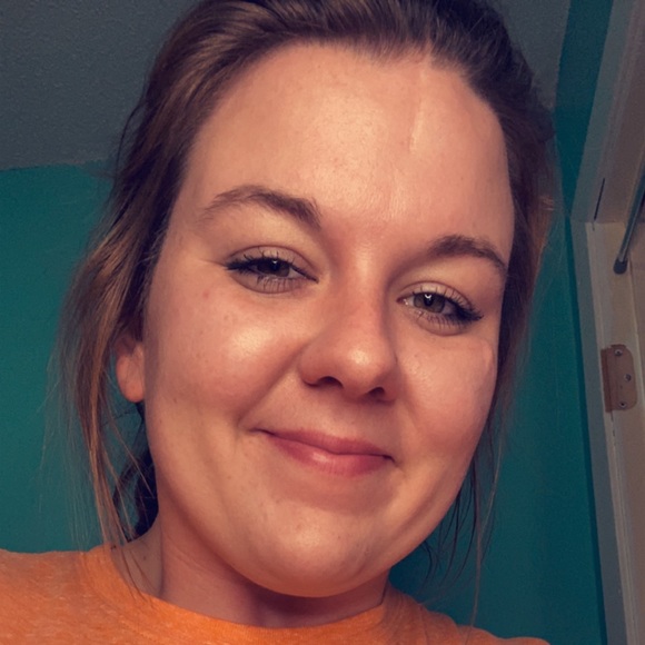 Profile Picture of Molly Hawkins (@mahawkins_) on Poshmark