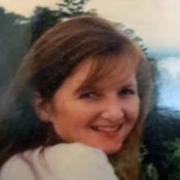 Vicki Zillmann - Poshmark Profile Picture of Vicki Zillmann (@vzill) on Poshmark