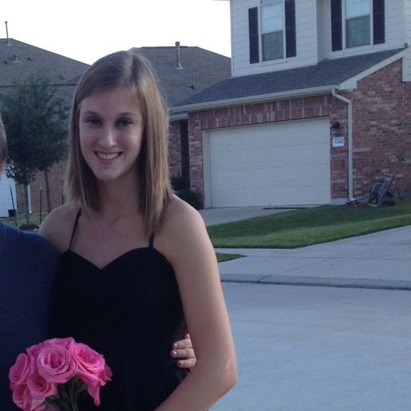 Profile Picture of Carly Weidemann (@carlyweidemann) on Poshmark