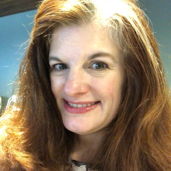 Profile Picture of Adrien Albitz (@adriensa) on Poshmark