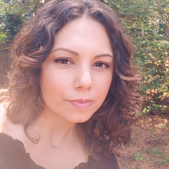 Profile Picture of Melissa Consolazio (@mconsolazio) on Poshmark