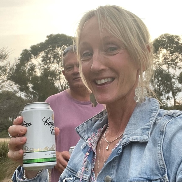 Profile Picture of Kerrie Klinkhamer (@kezklink) on Poshmark