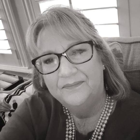 Profile Picture of Ginger Handley (@ghandley01) on Poshmark