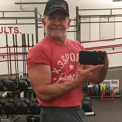 Profile Picture of Robert Hollander (@A_Guitar_Solo) on Twitter