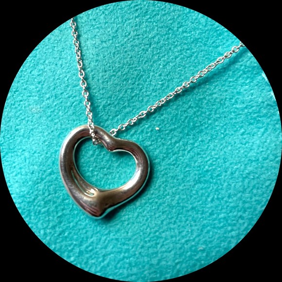 Profile Picture of Marie Claire (@thriftyglam22) on Poshmark