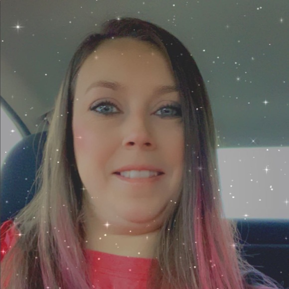 Profile Picture of Shawna Schnably (@shawnaschnably) on Poshmark