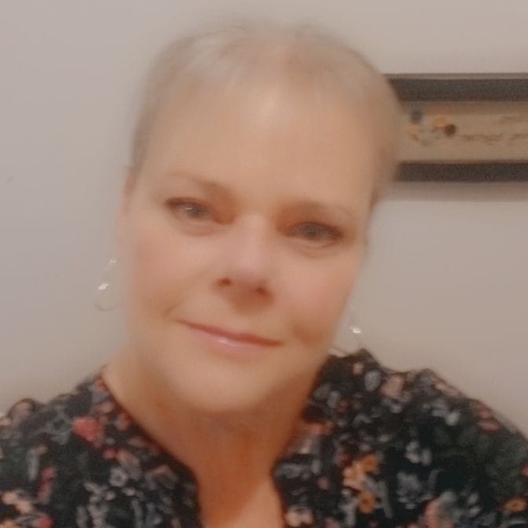 Profile Picture of Heather Watson (@heatherwatso156) on Poshmark