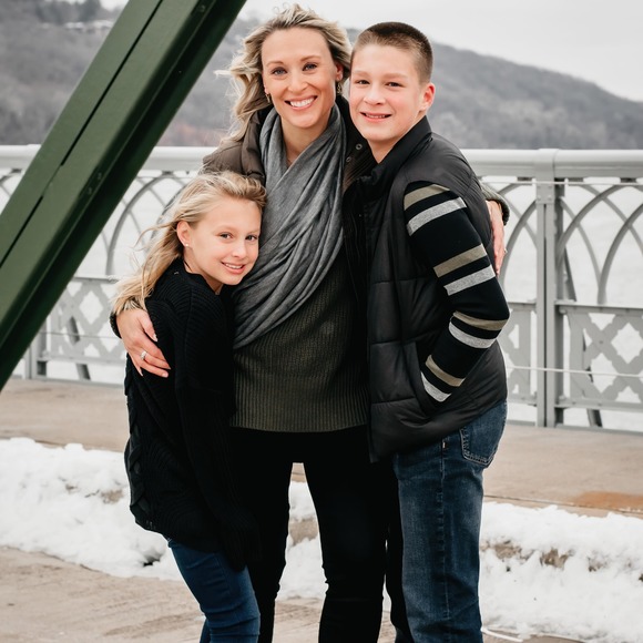 Profile Picture of Julianne Schurman (@jschurman) on Poshmark