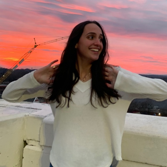 Profile Picture of Sophie Kannee (@sophiekannee) on Poshmark