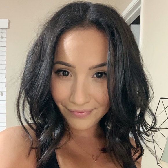 Profile Picture of Megan Cavazos (@megancavazos) on Poshmark