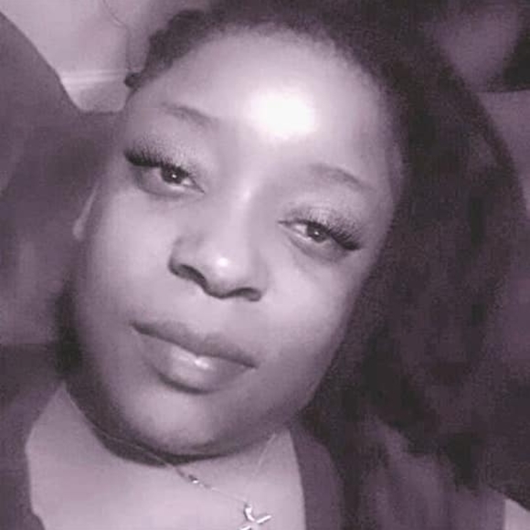 Profile Picture of Iesha Traynum (@ieshatraynum) on Poshmark