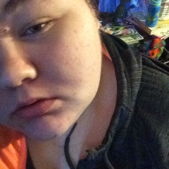 Mikey Breumen - Poshmark Profile Picture of Mikey Breumen (@peachymikey) on Poshmark