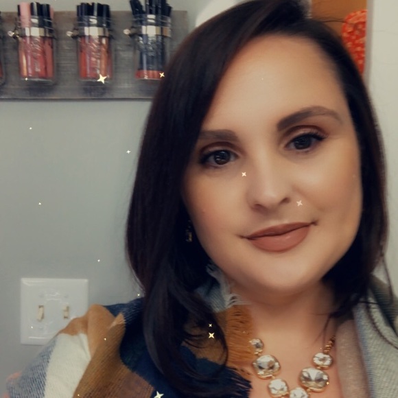 Profile Picture of Amy Etheridge (@amy_etheridge) on Poshmark