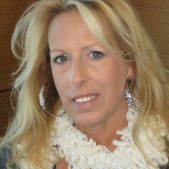 Profile Picture of Beth Baldwin (@beth4348) on Poshmark