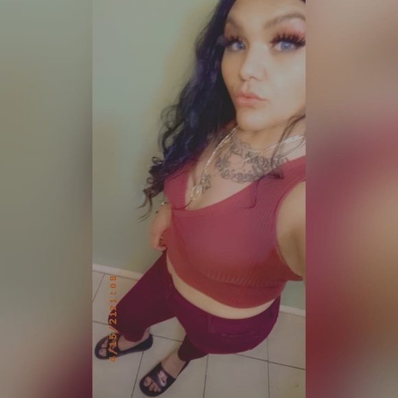 Profile Picture of Amylynn Montoya (@queennslimm956) on Poshmark