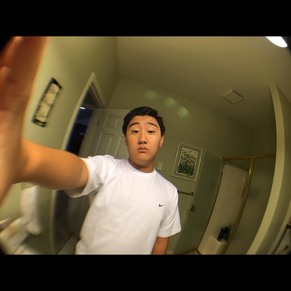 Profile Picture of Alex Halliday (@alexhalliday14) on Poshmark