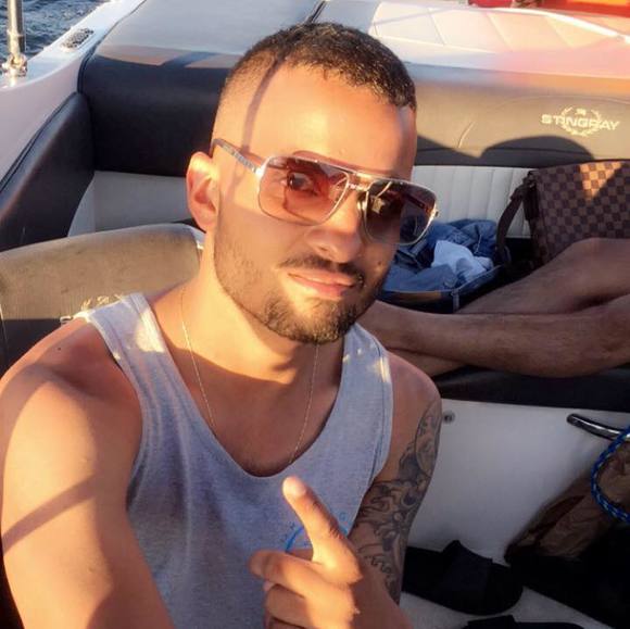 Profile Picture of Muneeb Khan (@muneeb_khan) on Poshmark