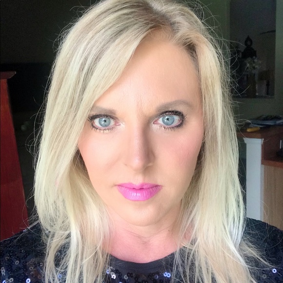 Profile Picture of Michelle Barash (@mbarash) on Poshmark