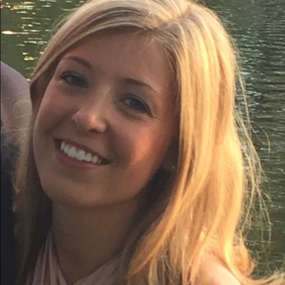 Profile Picture of Loren Ball (@lorenleighball) on Poshmark