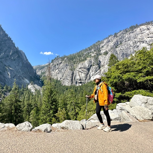 Profile Picture of Winnie Huang (@whuangyunyi) on Poshmark