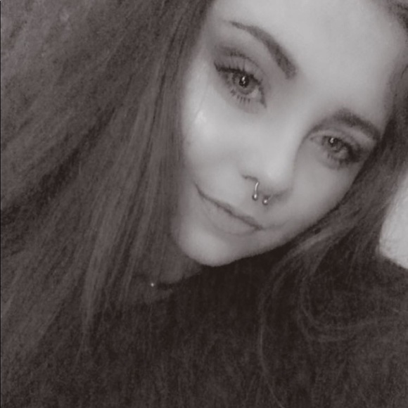 Profile Picture of Lizzy Degrasse (@izzybd) on Poshmark