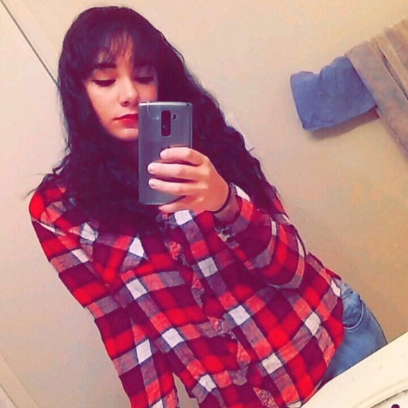 Profile Picture of Noelle Noyer (@noellers16) on Poshmark