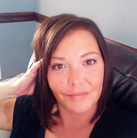 Profile Picture of Carrie Colbert (@carriecolber255) on Poshmark