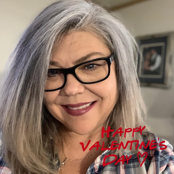 Profile Picture of Renee' Hancock (@reneeh01) on Poshmark